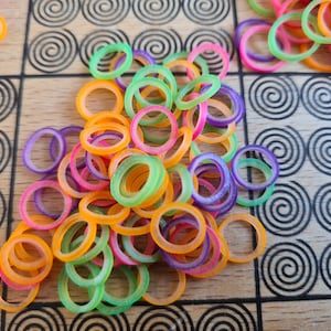 100 colorful tear-resistant hair ties - for braids, plaits, strands, beard... very robust, long-lasting; small natural latex dreadlock elastics mane elastics