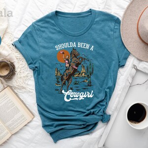 a t - shirt with a picture of a gorilla on it
