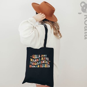 Bolso de mano inspirador, Las niñas sólo quieren tener bolsa de mano de derechos fundamentales, Igualdad de mujeres, Igualdad racial, Bolsa de mano de derechos LGBT, Tote retro imagen 3