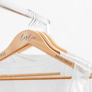 Personalized Bridesmaid Hangers, Bride Hanger for Wedding Dress, Custom Bridal Hanger, Hangers for Bridesmaids, Hangers for Wedding