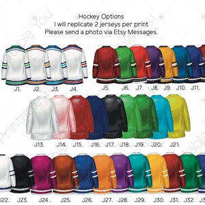 Pu&ograve; includere: Un grafico con 33 diversi design di maglie da hockey. Le maglie sono disposte in tre file di 11 maglie ciascuna. Le maglie sono tutte di colori diversi e hanno design diversi. Il testo "Hockey Options" &egrave; in cima al grafico. Il testo "I will replicate 2 jerseys per print" &egrave; sotto il titolo. Il testo "Please send a photo via Etsy Messages" &egrave; sotto la seconda riga di testo.