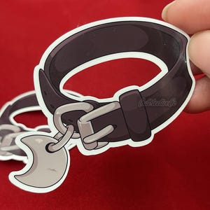 Autocollant en vinyle de 3 pouces inspiré de l'impasse argentée avec collier de loup-garou à fourrure