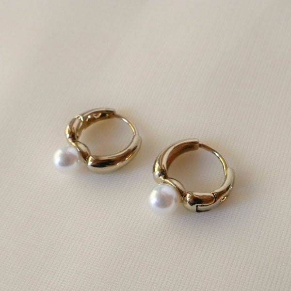 Pearl Earrings, Pearl Huggie earrings, Small Pearl earrings, Pearl Ear Hoops, Pearl Minimal Earrings, Minimalist Pearl Earrings Prom Jewelry