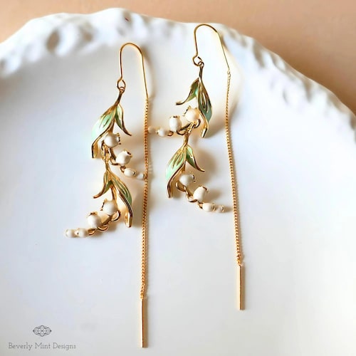 Boucles d'oreilles muguet, bijoux fleurs de naissance en mai, cadeau de fête des mères pour maman, boucles d'oreilles pendantes florales en or, bijoux botaniques