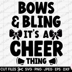 Op de afbeelding: Zwart-wit grafisch ontwerp met de tekst "BOWS & BLING IT'S A CHEER THING" met twee zwart-witte strikken aan weerszijden van de tekst en twee zwart-witte megafoons aan weerszijden van het woord "THING".