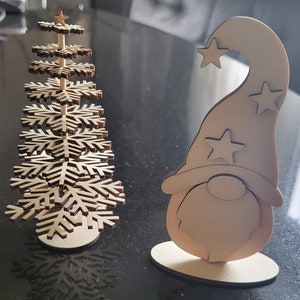 Christmas elves with Christmas tree