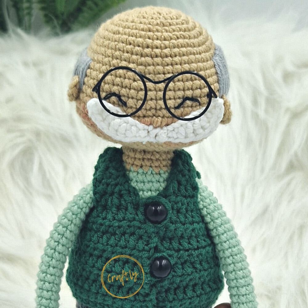 Modello Amigurumi King Cole Nonna Pincushion - Uncinetto Per Peluche E Cucito