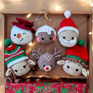 Décoration de Noël : père Noël, elfe, renne, bonhomme de neige, bonhomme en pain d'épice. Modèle en anglais, allemand, italien, français, espagnol et polonais
