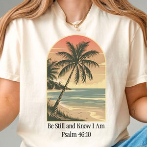 Reste immobile et sachez-le png, rétro été png, plage côtière png, Christian Mama png, palmier png, verset biblique png, espoir citation inspirante png