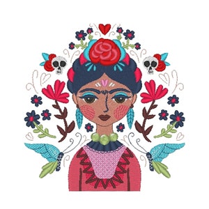 以下が含まれることがあります： 刺繍された作品。カラフルなフリーダ・カーロの肖像画。赤いバラが髪に飾られ、蝶、花、骸骨で囲まれている。