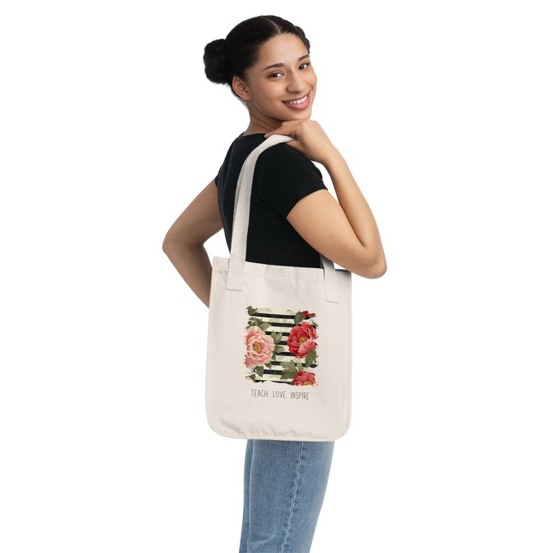 Bolso de tela con el lema "Enseña, ama, inspira", bolso para profesor, regalo de agradecimiento para profesores, bolso personalizado para profesores, regalo floral para profesores, bolso de lona. imagen 4