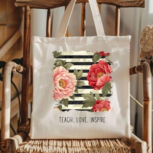 Bolso de tela con el lema "Enseña, ama, inspira", bolso para profesor, regalo de agradecimiento para profesores, bolso personalizado para profesores, regalo floral para profesores, bolso de lona. imagen 5
