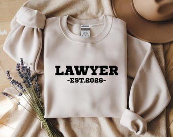 Sudadera personalizada para abogados, camiseta personalizada para abogados, camiseta Est. 2026, regalo de graduación de la facultad de derecho, regalo para futuros abogados, ropa para abogados