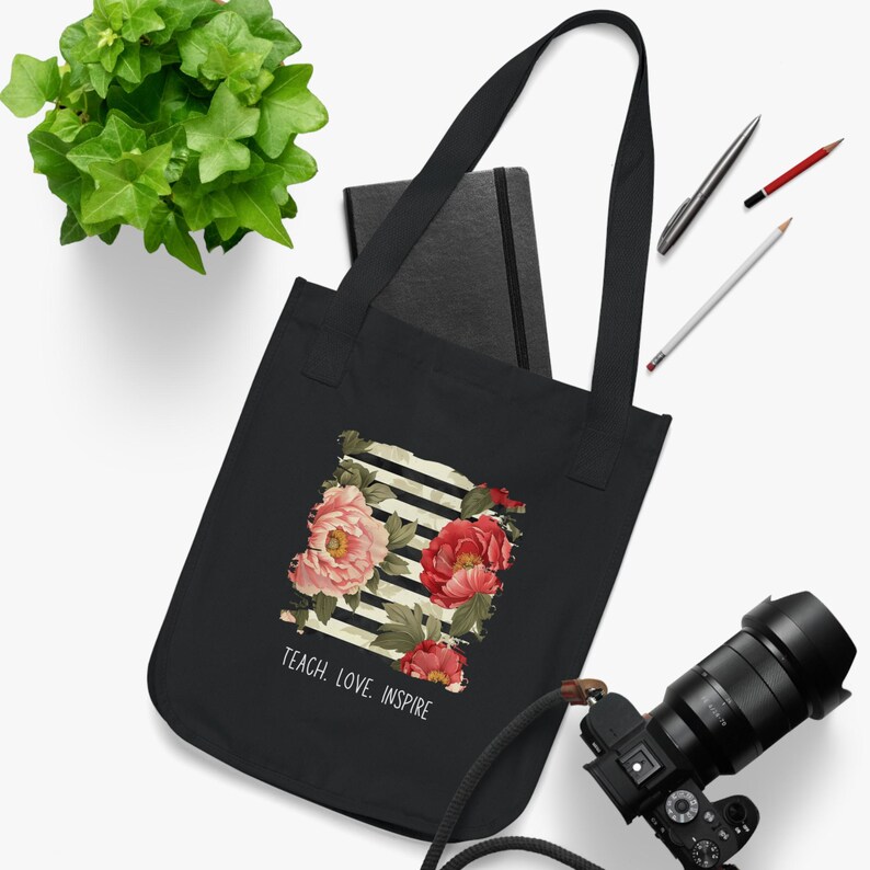 Bolso de tela con el lema "Enseña, ama, inspira", bolso para profesor, regalo de agradecimiento para profesores, bolso personalizado para profesores, regalo floral para profesores, bolso de lona. imagen 10