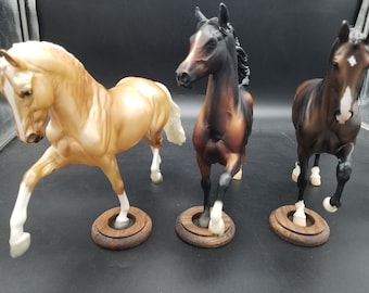 Alternative Style Breyer Hucklebury, Totilas and Salinero Stand