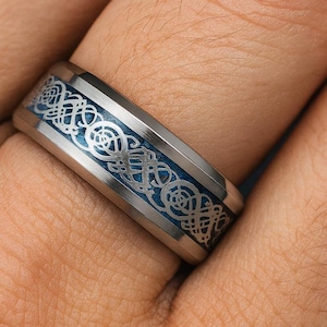 Blue Celtic Groom Ring, Dragon Wedding Band, Mens Tungsten Ring Beautiful Blue Tungsten Men&#39;s Ring Blue Carbon Fiber Celtic Dragon Mens Band