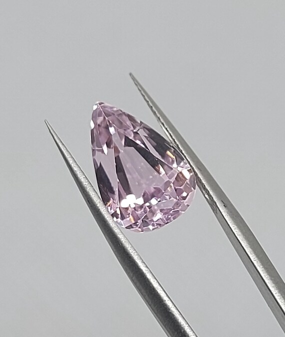 Kunzite Naturelle D'Afghanistan - 10,95 Carats - Superbe Couleur Rose - Taille Coussin - Neuf