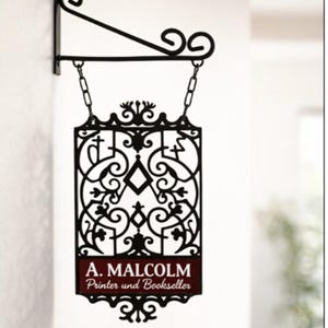 Cartello in metallo ispirato alla tipografia Outlander A. Malcolm - Jamie Fraser, arte murale in acciaio di Edimburgo del XVIII secolo, regalo unico e senza fori per i fan