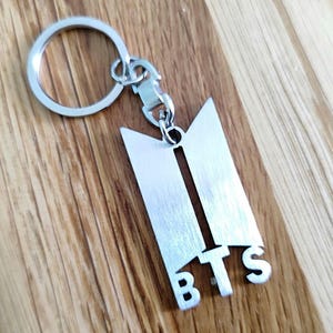 BTS-inspirierter Schlüsselanhänger – Einzigartiges Gadget für Kpop-Fans | Perfektes Geschenk für ARMY-Fans