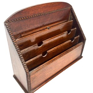 Antiguo estante para cartas de escritorio de madera de roble de los años 30/caja de almacenamiento para papelería