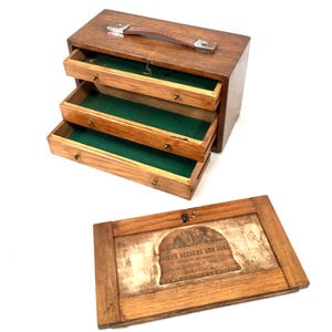 Antieke houten eikenhouten ingenieursgereedschapskist / gereedschapskist gebruikt door Joseph Rogers & Sons