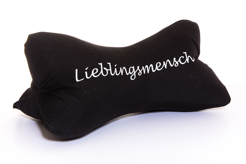 Sylodesign Personalisiert Geschenk mit Namen Leseknochen Nackenkissen Knochenkissen Kissen Dekokissen Buchstütze Hund Mops Dogge Bild 5