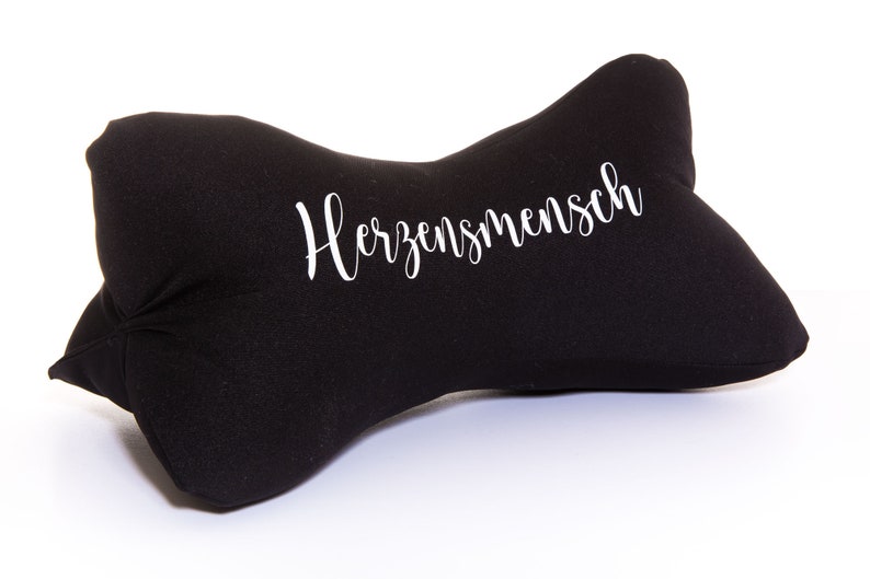 Sylodesign Personalisiert Geschenk mit Namen Leseknochen Nackenkissen Knochenkissen Kissen Dekokissen Buchstütze Hund Mops Dogge Bild 4