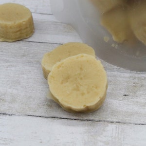 Handmade Banana Pudding/Banana Bread Melts - Scented with Warm Cinnamon, Vanilla, and Graham Cracker Crust | Highly Fragrant Soy Wax Melts