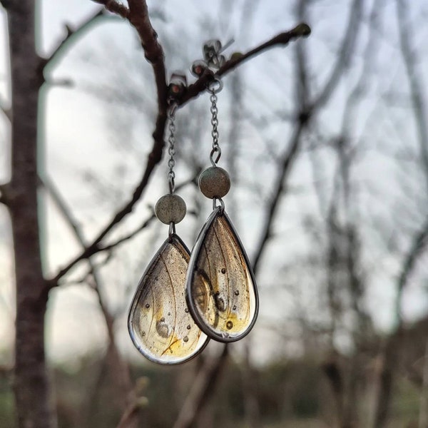 Boucles d'oreilles pendantes gouttes en résine , ailes de papillon et labradorite