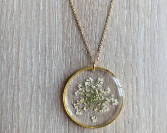 Resin necklace and natural lace flowers