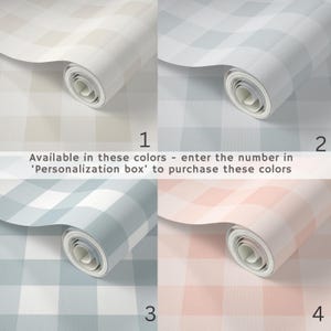 Puede incluir: Cuatro rollos de papel pintado con un patr&oacute;n de cuadros vichy a gran escala en beige, gris claro, azul ceniza y rosa suave. El texto dice: Available in these colors - enter the number in 'Personalization box' to purchase these colors.