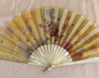 Early 20th Century Mother of Pearl Fan with Bumblebees