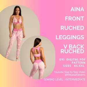 Può includere: Set di leggings e reggiseno sportivo rosa e bianco con motivo marmorizzato. Il reggiseno ha un davanti allacciato e i leggings hanno un design arricciato. Il testo sull'immagine recita "AINA FRONT RUCHED LEGGINGS V BACK RUCHED".