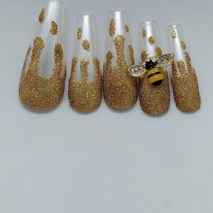 Gold Glitter Bee Press On Nails: Honey Drip Kawaii Theme image 4