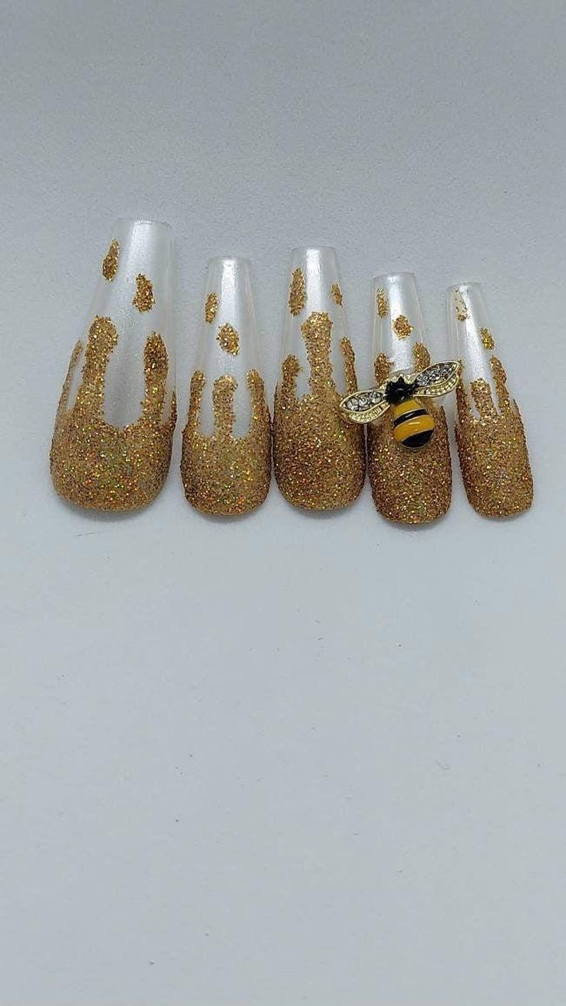 Gold Glitter Bee Press On Nails: Honey Drip Kawaii Theme image 4
