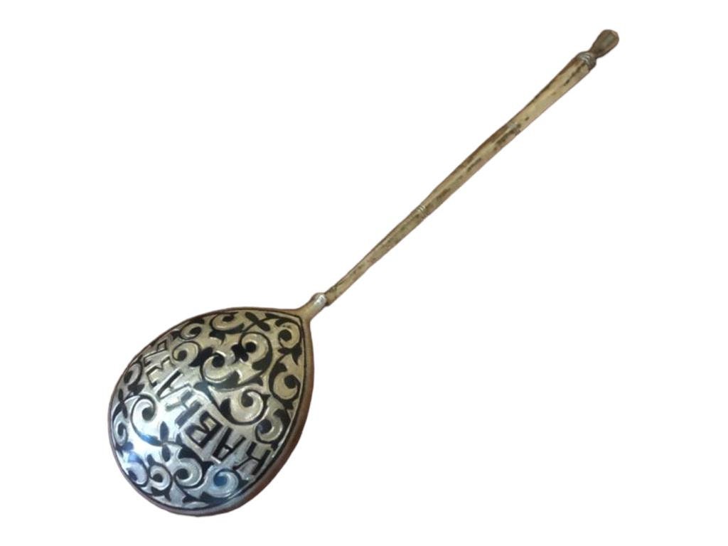 ロシア帝国時代のニエロ銀スプーン、手彫りの「KAVKAZ」、(84