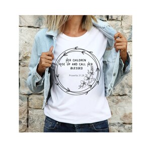 Proverbi 31 I suoi figli si alzano e la chiamano beata religiosa SVG