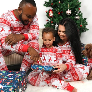 The best matching family pajamas to lounge in during the holidays