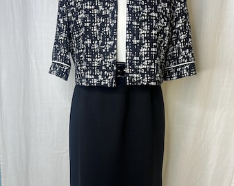Vestido blanco y negro de Vintage Studio 1 con cinturón y chaqueta estampada. Talla 12.