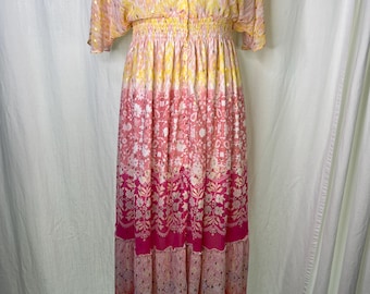 Vestido largo floral House of Harlow 1960 – Detalles en dorado metalizado, cintura ajustada, talla M