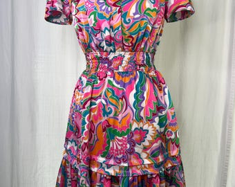 Vestido de satén con estampado floral colorido de Nicole Miller, cintura ajustada, bolsillos laterales, talla S.