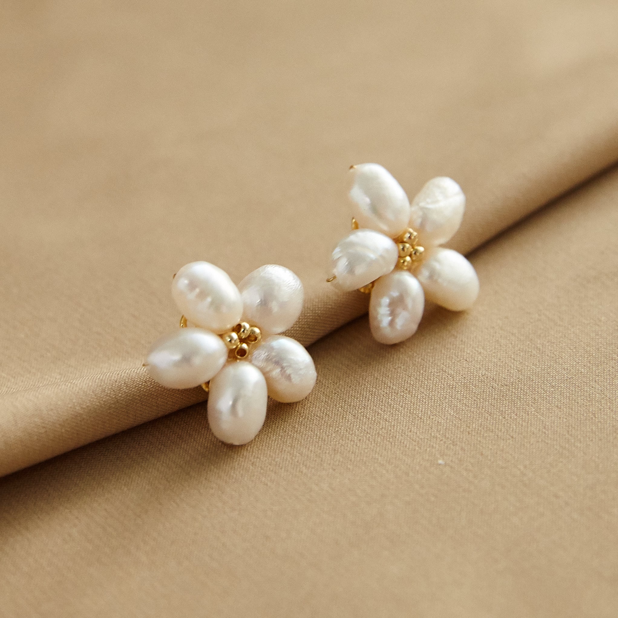 Pearl shop flower earrings