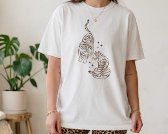 Comfort Colors® Tiger Shirt, 90s Animal Gift for Tiger Lover Wild Cat Shirt, Vintage Animal Shirt, Wildlife Graphic Tee, Womens Tiger Tee