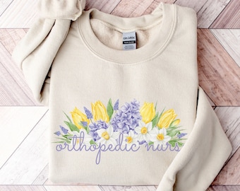 Sweat infirmière orthopédique, sweat infirmière ortho, sweat infirmière fleur jonquille, sweat ras du cou infirmière floral printemps vêtements d'infirmière