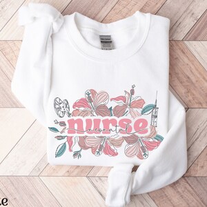 Floral NICU Nurse Sweatshirt, Flower Bouquet Neonatal Nurse Crewneck Sweatshirt, Pretty Spring Flower NICU Nurse Sweatshirt for Her