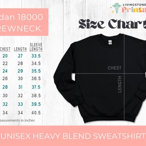 Op de afbeelding: Maattabel voor een Gildan 18000 crewneck sweatshirt. De tabel toont de afmetingen in inches voor borst, lengte en mouwlengte voor maten S tot en met 5XL.