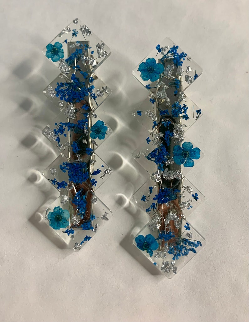 Lot de 2 barrettes fleurs séchées et résine époxy Bleu foncé