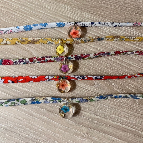 Bracelet liberty avec médaillon fleur séchée, personnalisable, acier inoxydable