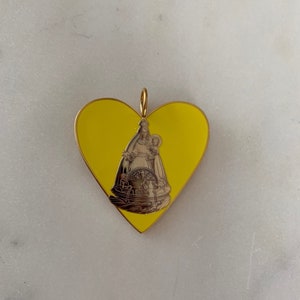 Caridad del Cobre medalla corazon amarillo acero inoxidable