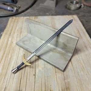 Espada pequeña hecha a mano